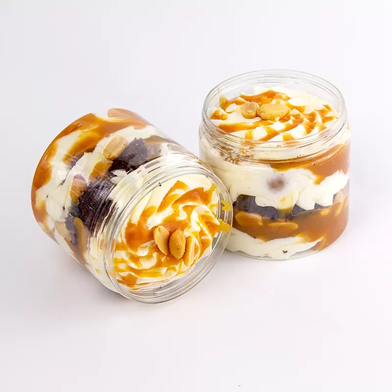 cake in jar con cioccolato, caramello e arachidi salate