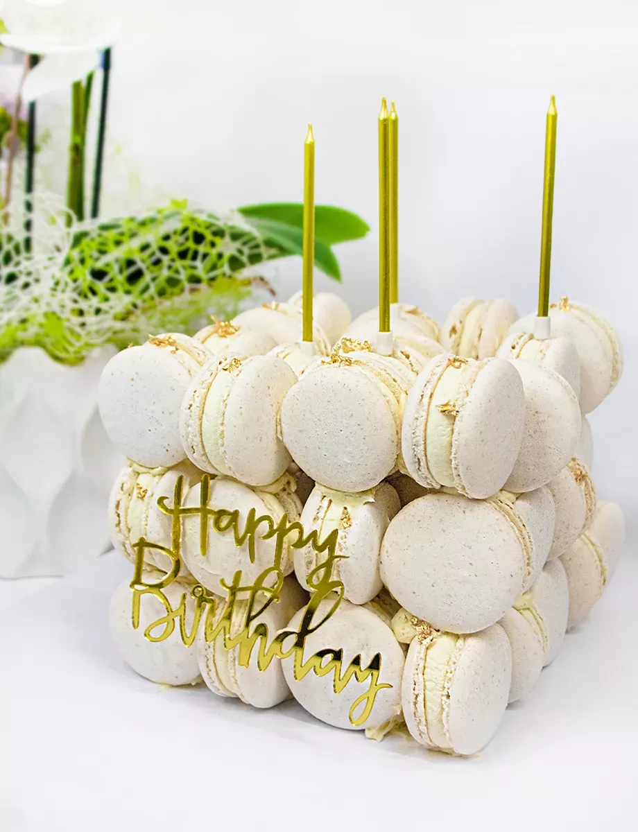 macarons cake
