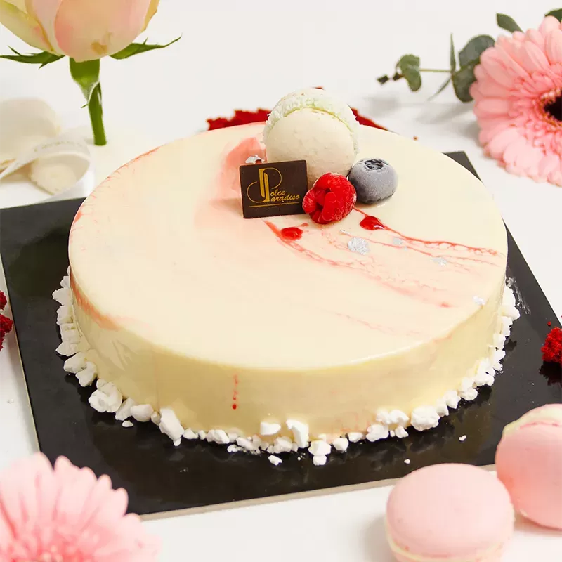 Mousse allo yogurt e gel&eacute;e ai frutti di bosco