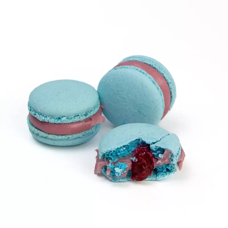 macarons con frutti di bosco 